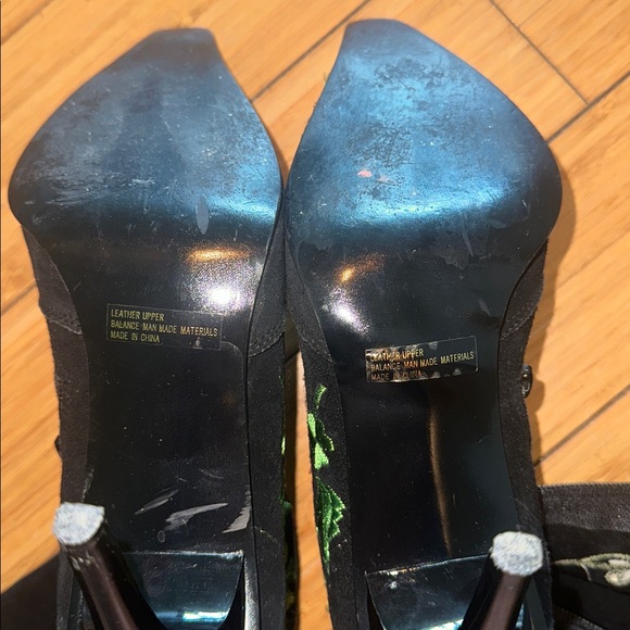 Embroidered Black Boots with Floral Design - Picture 7 of 10